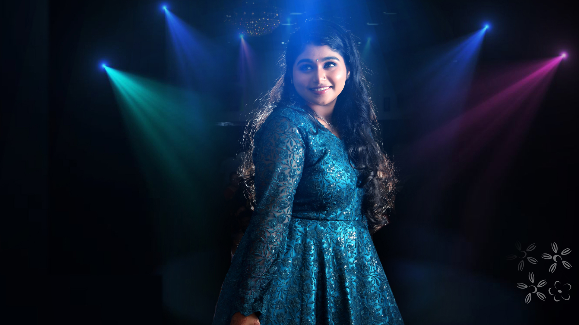 bride with lighthing poses in pre wedding photography